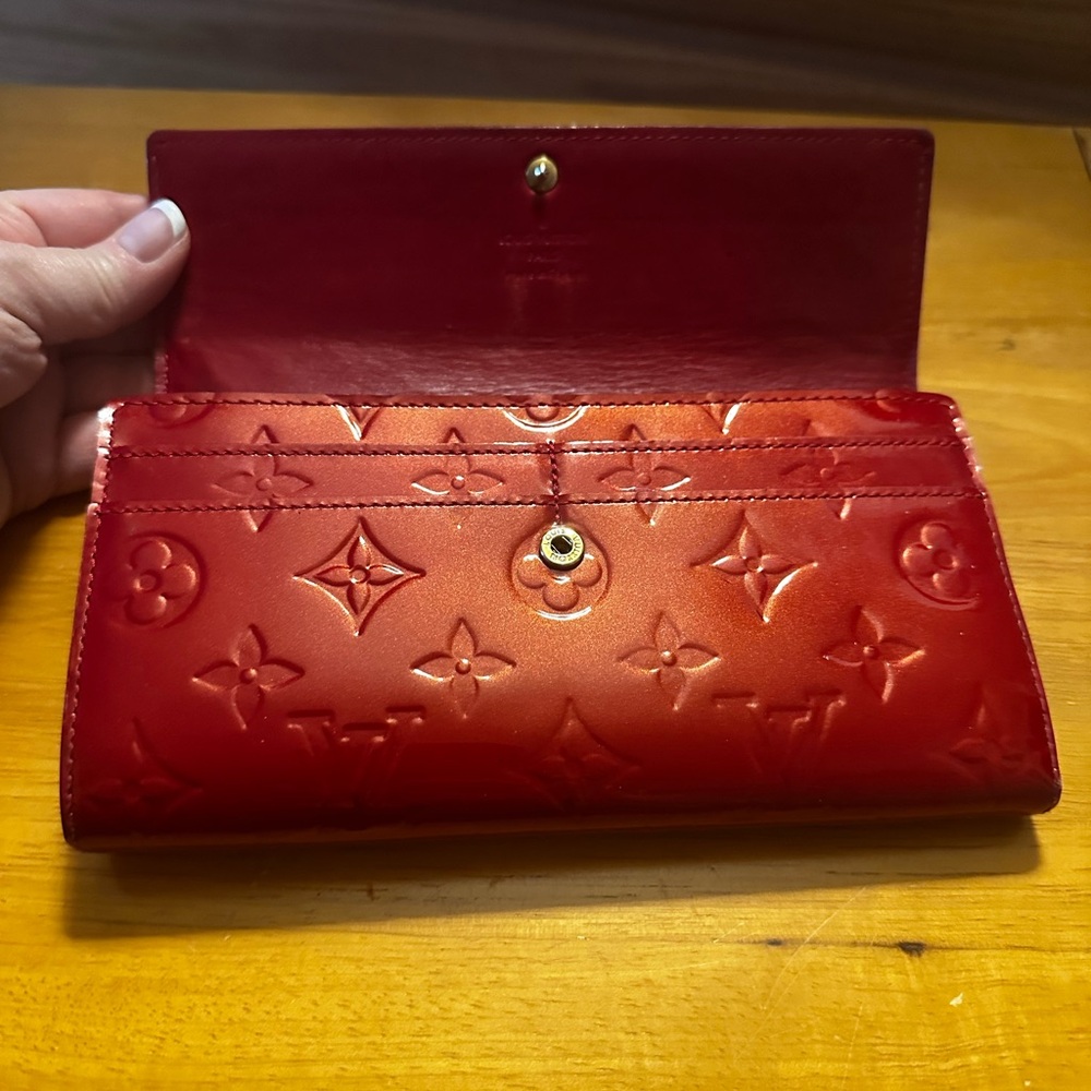 Louis Vuitton Red Vernis Leather Sarah Wallet - Picture 4 of 12